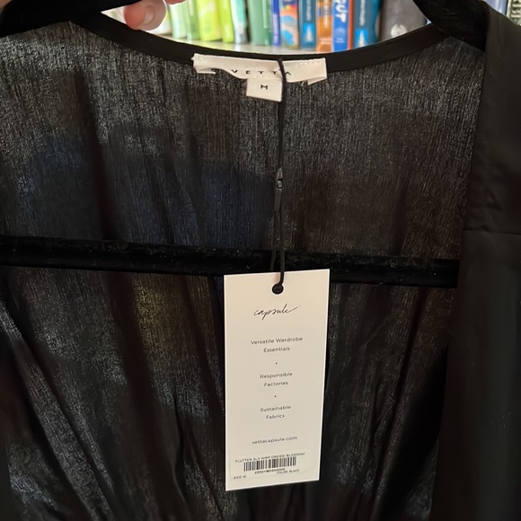 VETTA flutter sleeve wrap dress - Picture 7 of 9